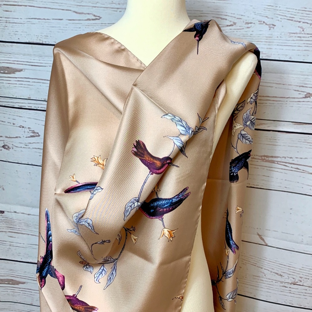NWT DOLCE & GABBANA Silk Beige Bird Scarf Wrap - Picture 4 of 8
